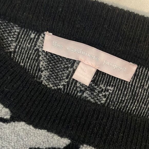 The Cashmere Project Floral Jaquard Crewneck Sweater L - Picture 5 of 6